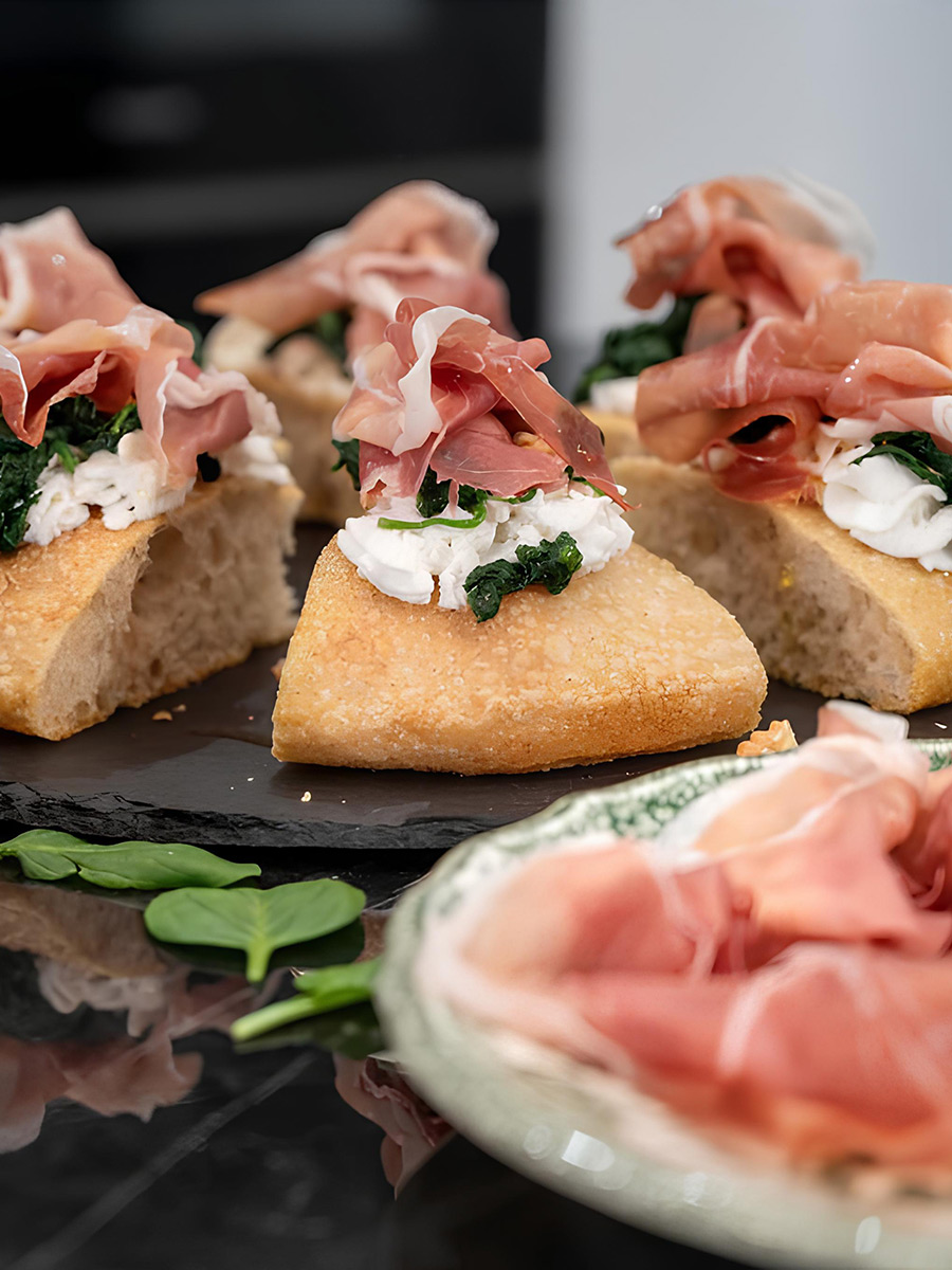 farino forni artigiani di Puglia base per padellino con prosciutto crudo